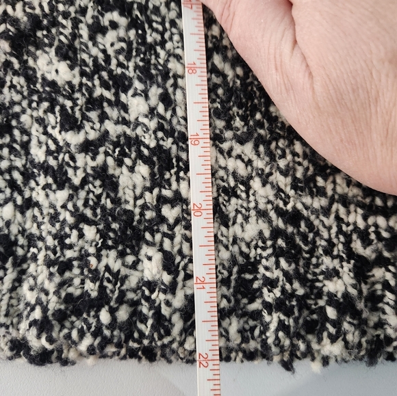 ANN TAYLOR Black and White Sweater, Size Med - Picture 6 of 6
